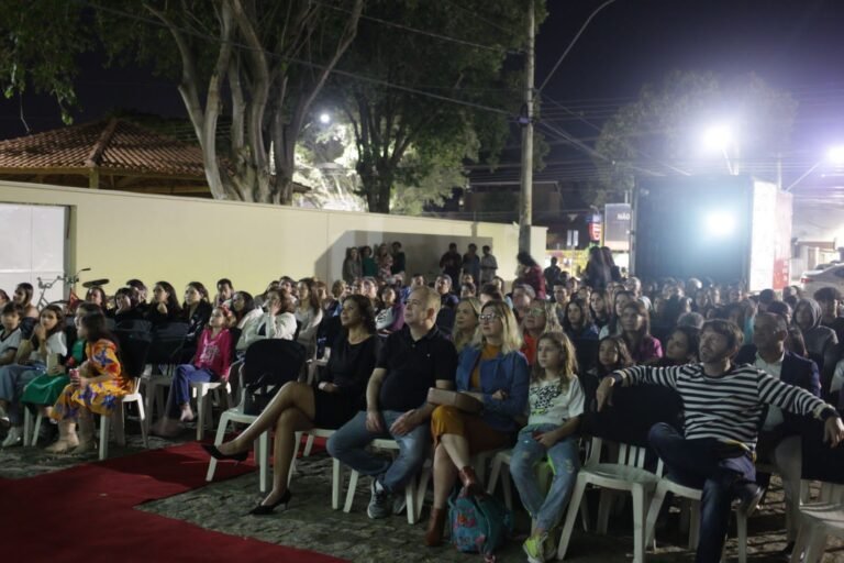Circuito de Exibição - Lia, Entre o Rio e a Ferrovia - Curta Vitória a Minas II - Marlin Azul (1)