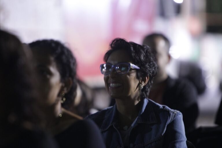 Circuito de Exibição - Lia, Entre o Rio e a Ferrovia - Curta Vitória a Minas II - Marlin Azul (16)