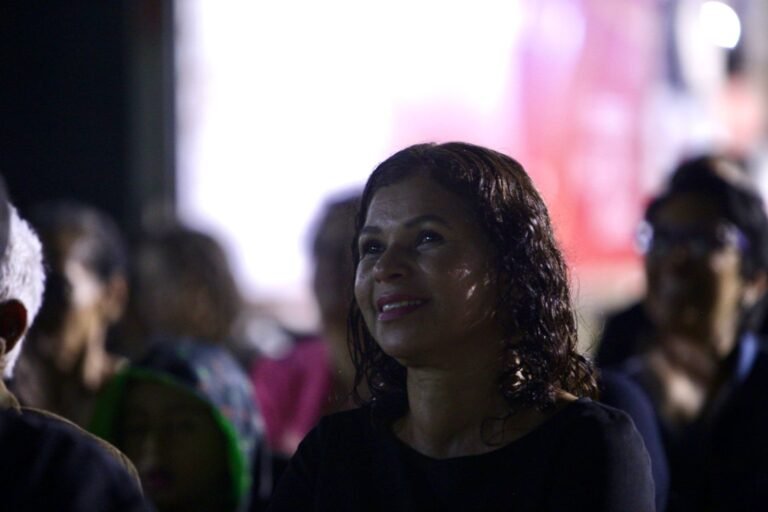 Circuito de Exibição - Lia, Entre o Rio e a Ferrovia - Curta Vitória a Minas II - Marlin Azul (29)