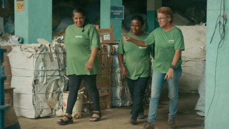 Reciclando Vidas e Sonhos - frame at 14m26s